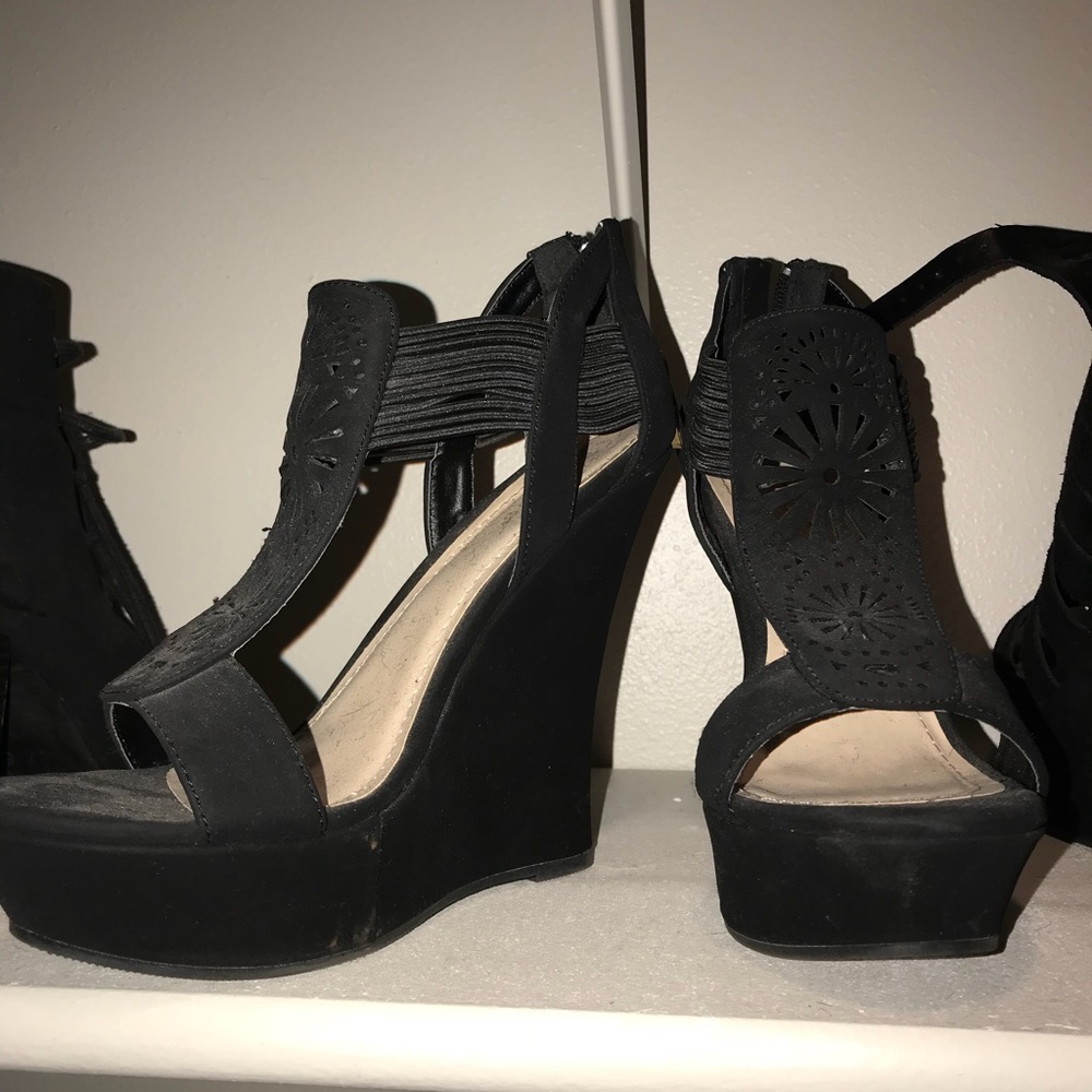 Black wedges